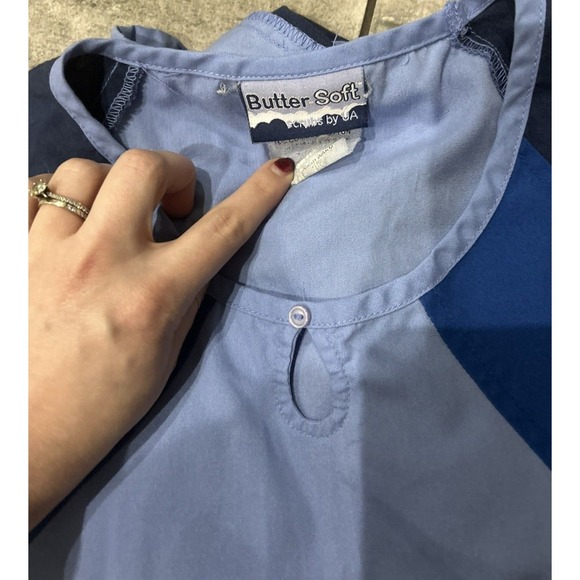 Easy Stretch‎ Butter Soft Womens XS Scrub Top POCKETS Blue Navy Black (2) Tops - Picture 8 of 8